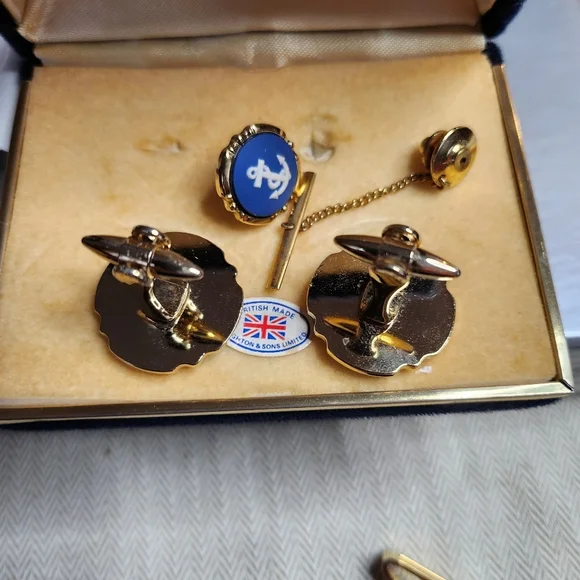 🌟🤩HOST PICK ⭐️🌟 WEDGWOOD set of CUFFLINKS and tie brooch pin - Picture 12 of 14